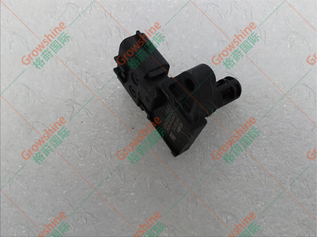 格莳国际供应小松PC200-8，PC240-8，6D107进气传感器4921322