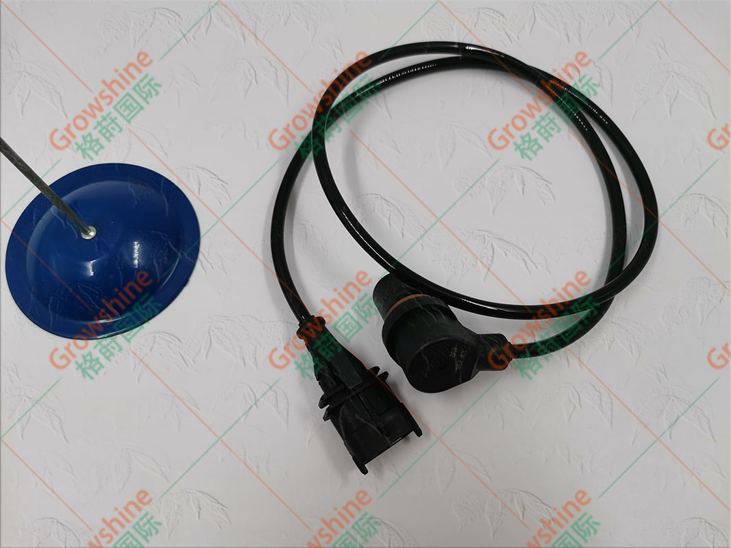 Growshine格莳国际：加藤Kato HD820-5V, HD823MRV挖掘机4M50发动机转速传感器 ME225366, 0281002807